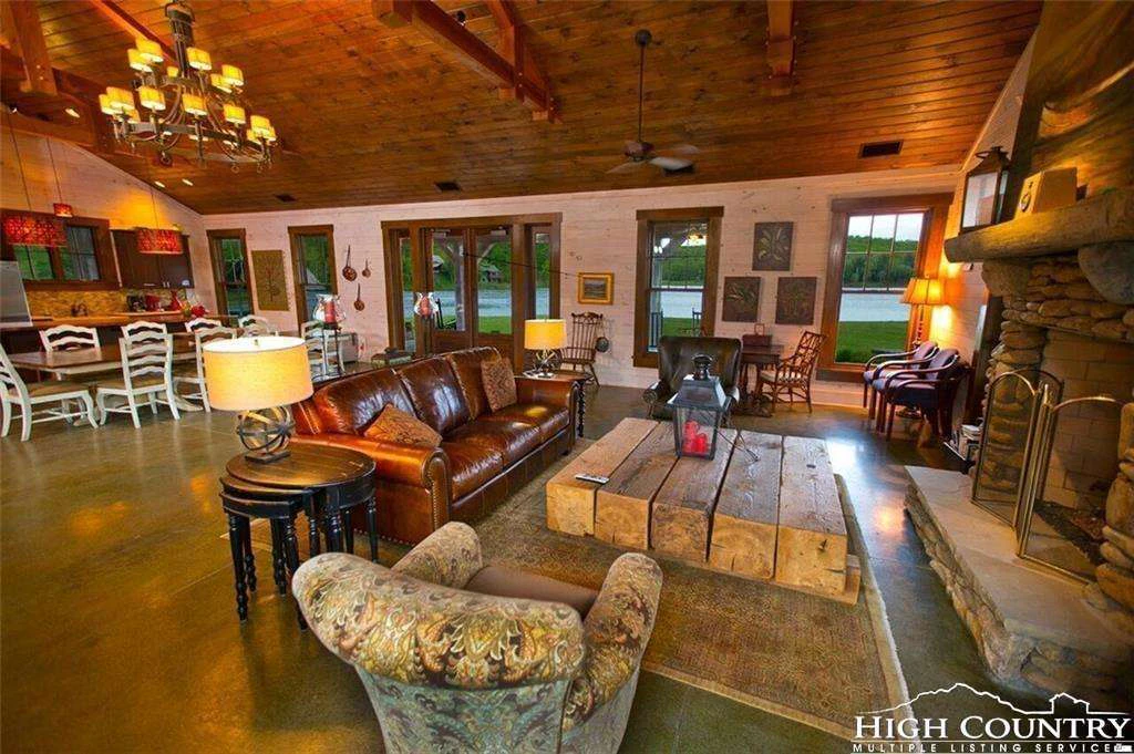 Image number 13 for the current listing
