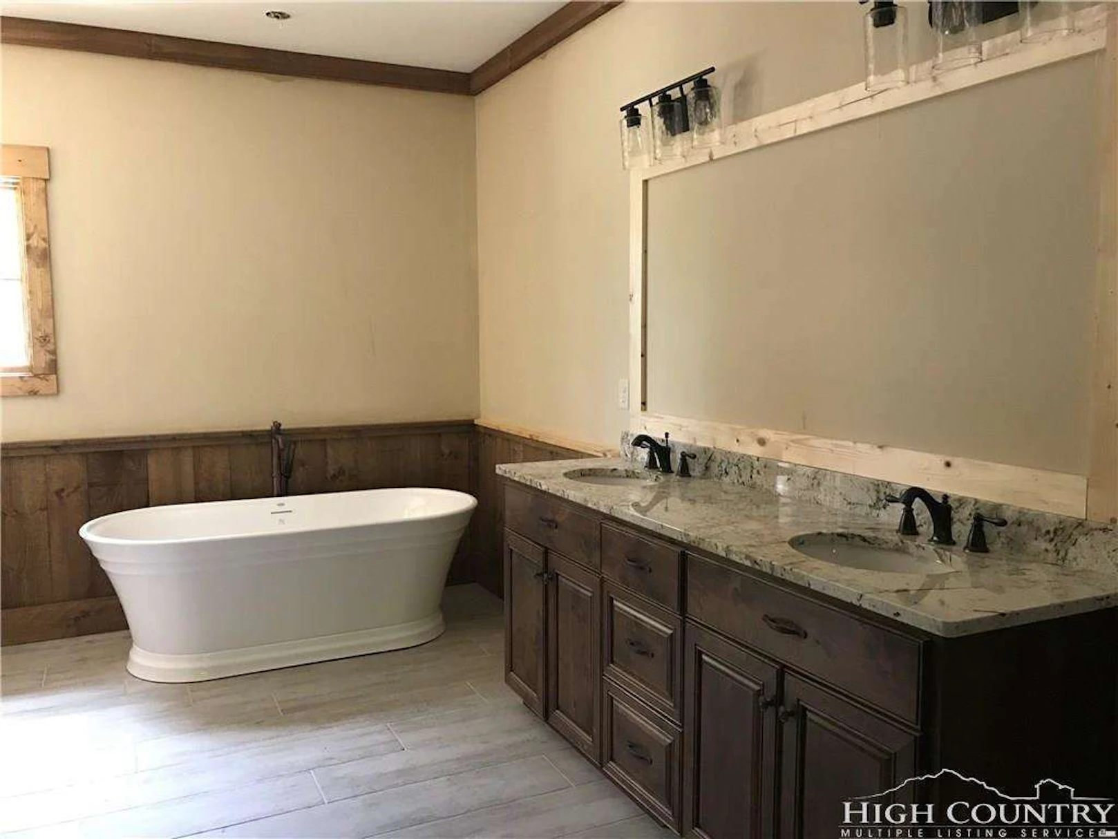 Image number 18 for the current listing
