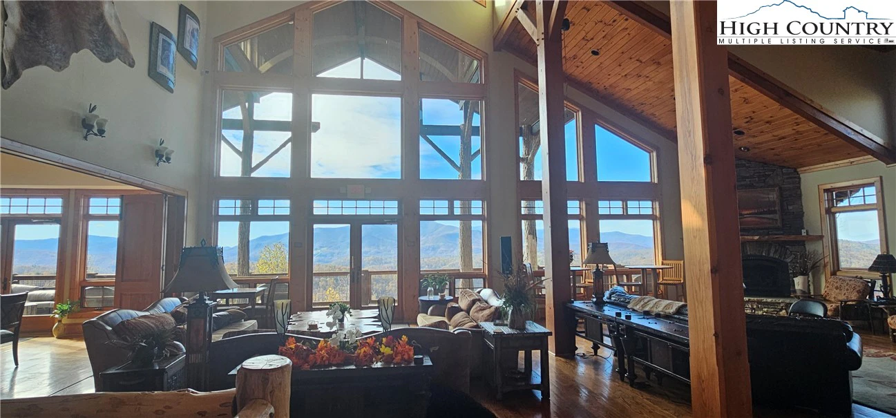 Image number 19 for the current listing