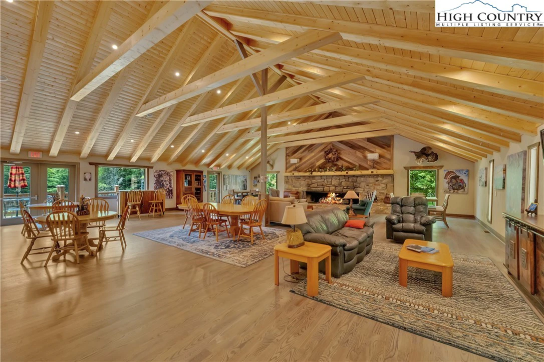 Image number 8 for the current listing
