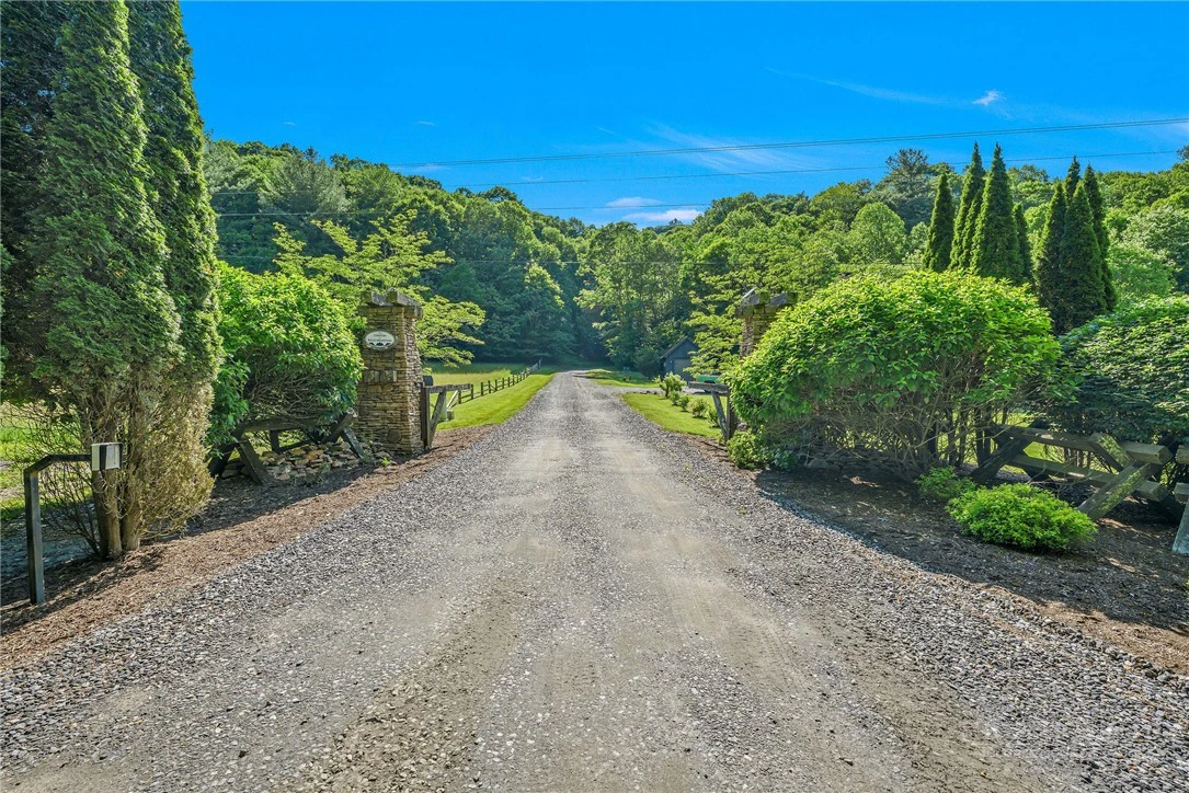 Image number 23 for the current listing