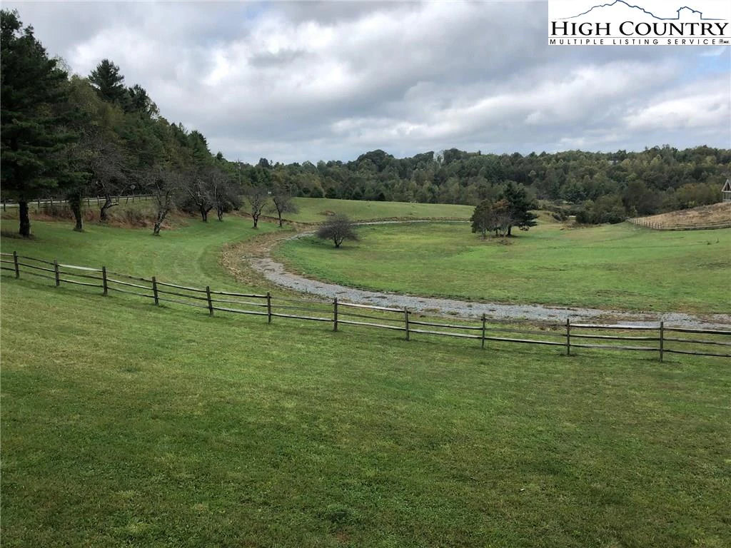 Image number 3 for the current listing