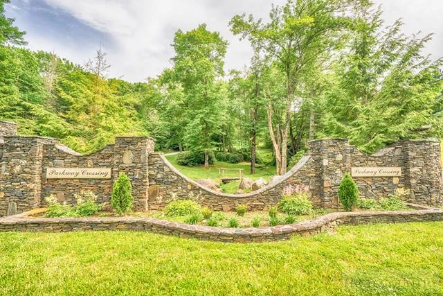 Image number 3 for the current listing