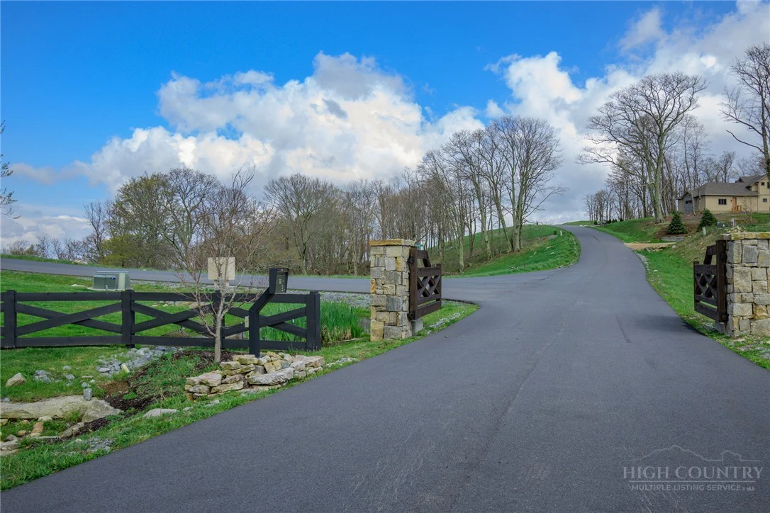 Image number 16 for the current listing