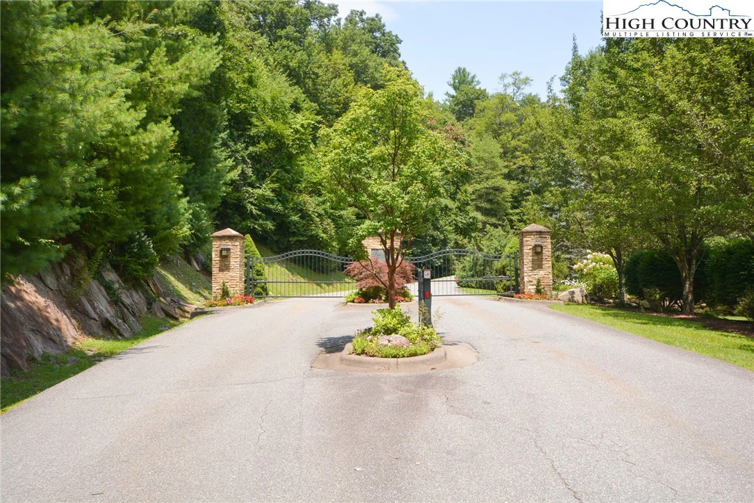Image number 16 for the current listing