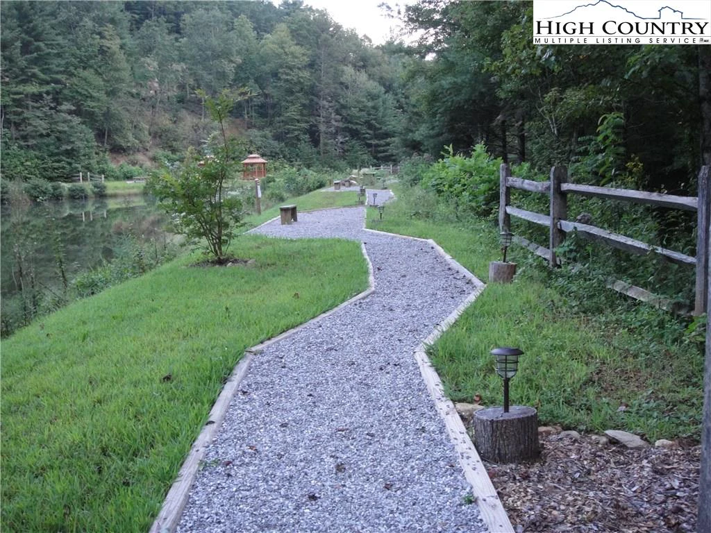 Image number 3 for the current listing