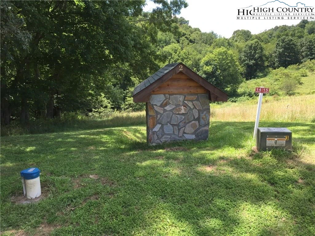 Image number 1 for the current listing