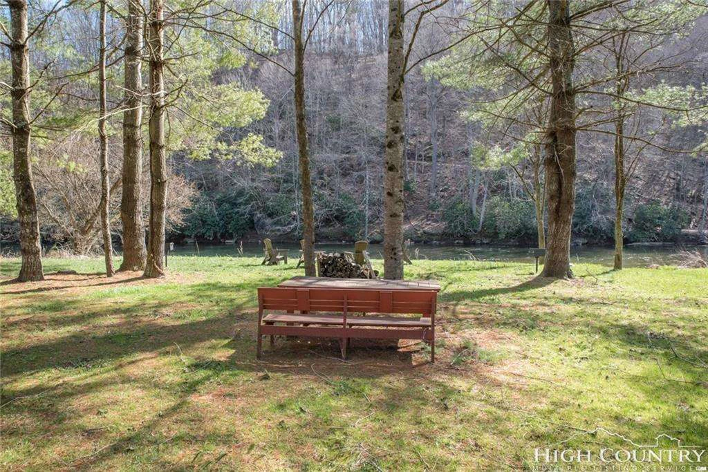 Image number 4 for the current listing