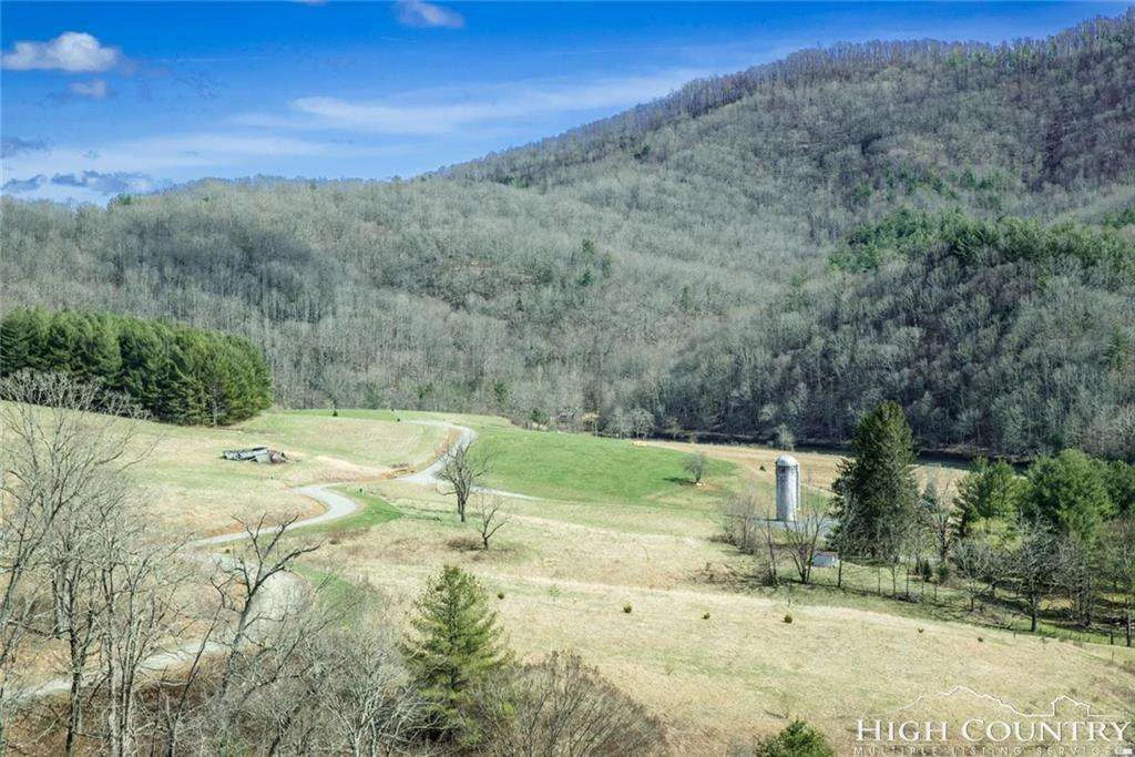 Image number 18 for the current listing