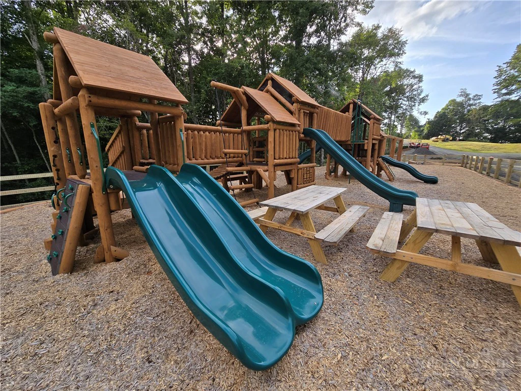 Image number 4 for the current listing