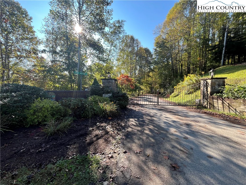 Image number 18 for the current listing