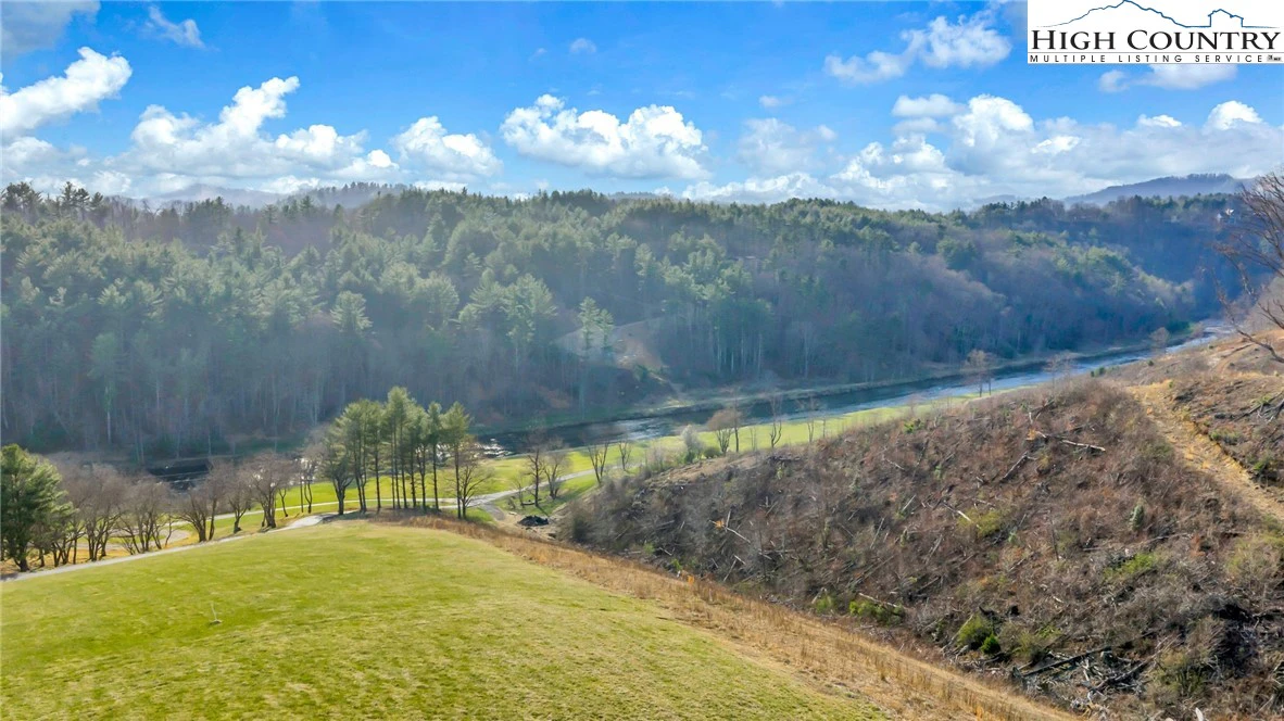 Image number 14 for the current listing