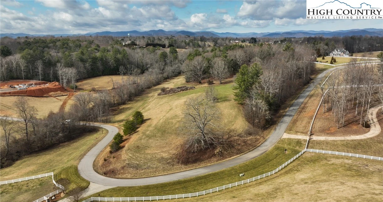 Image number 8 for the current listing