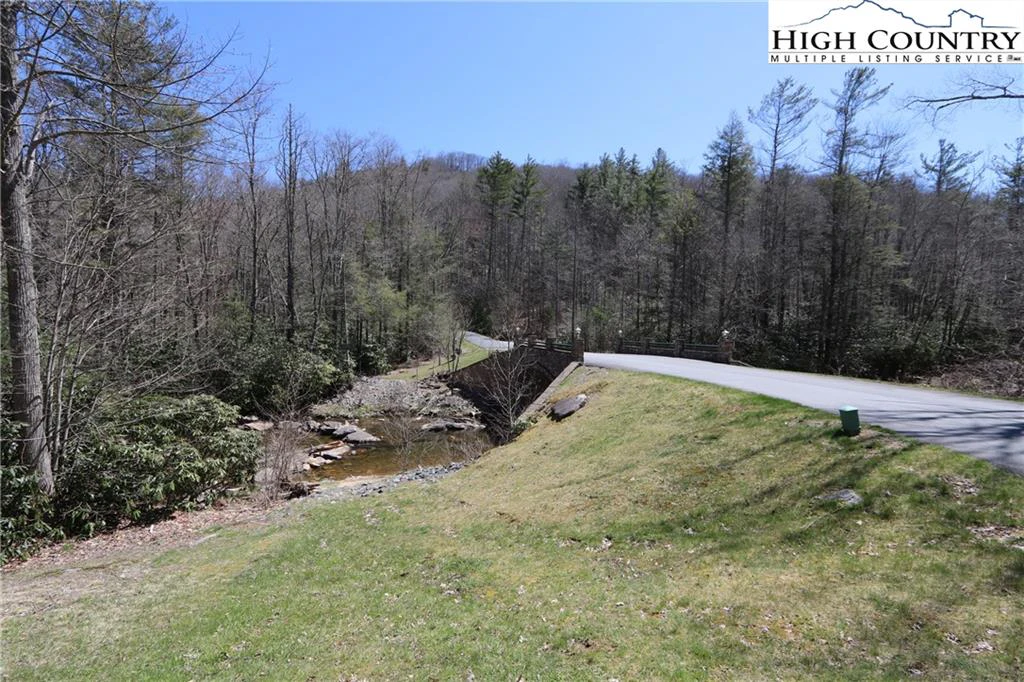 Image number 14 for the current listing