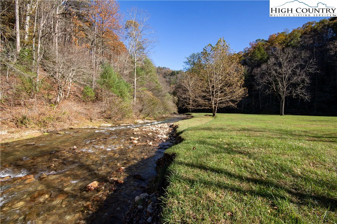 Image number 19 for the current listing