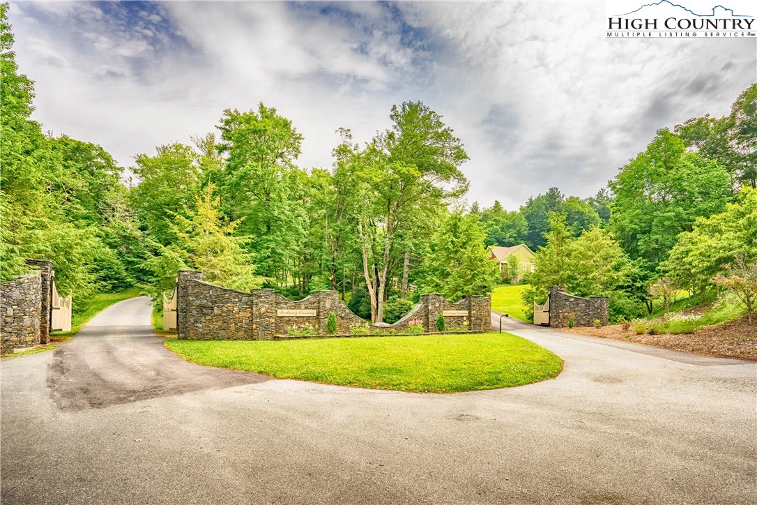 Image number 13 for the current listing