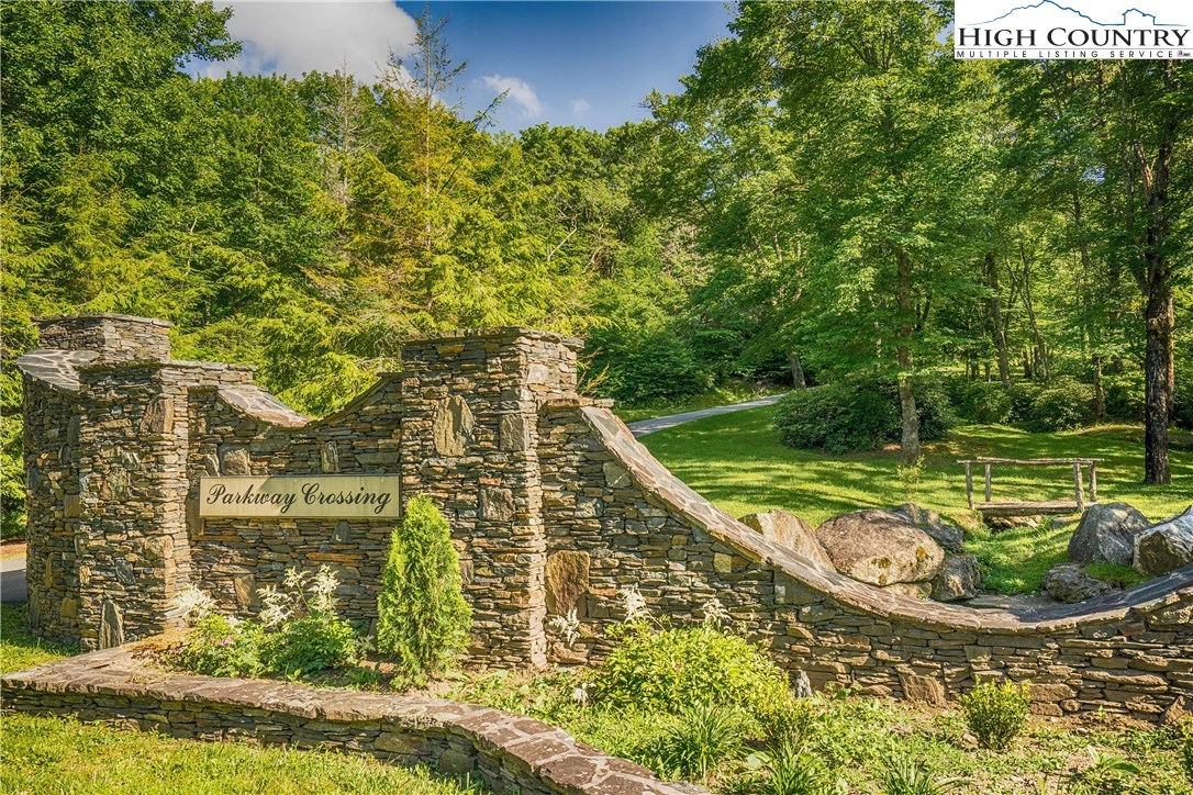 Image number 2 for the current listing