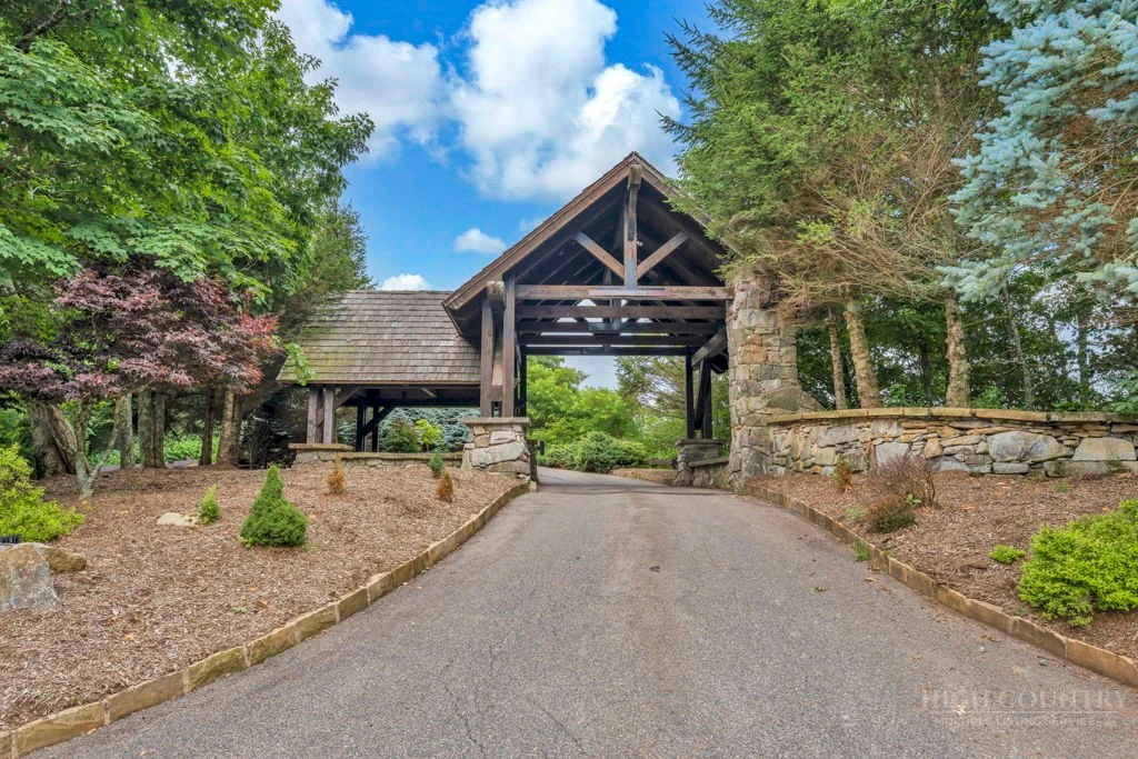 Image number 21 for the current listing