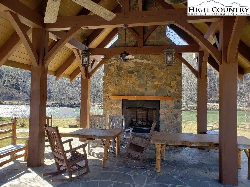 Image number 8 for the current listing