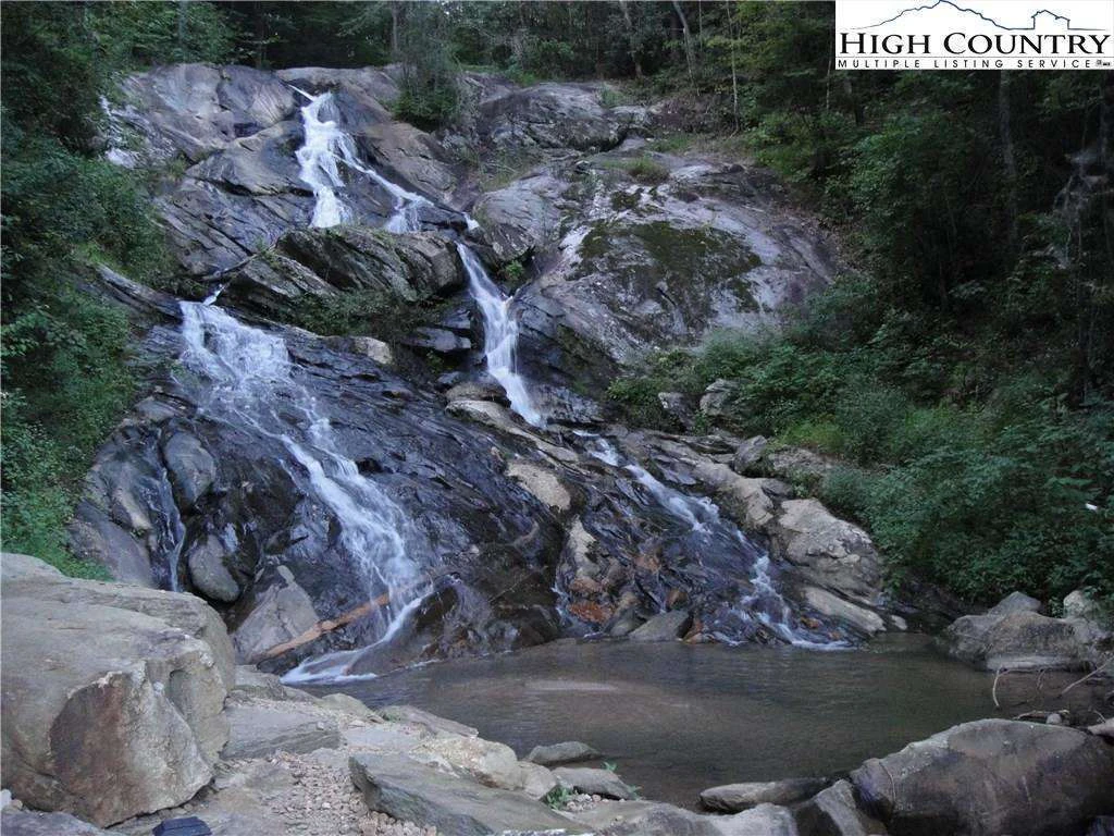 Image number 4 for the current listing