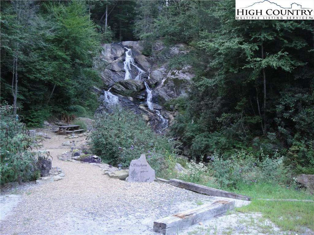 Image number 15 for the current listing