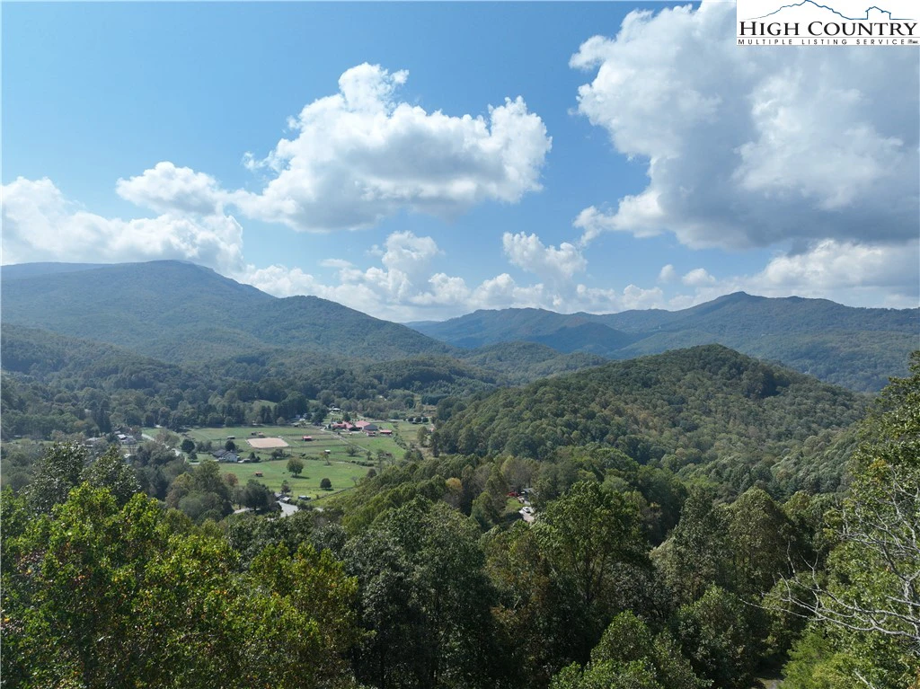 Image number 17 for the current listing