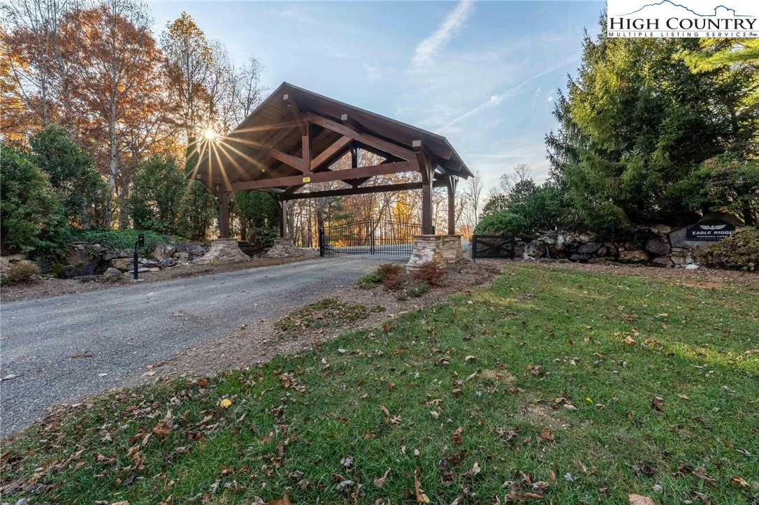 Image number 21 for the current listing