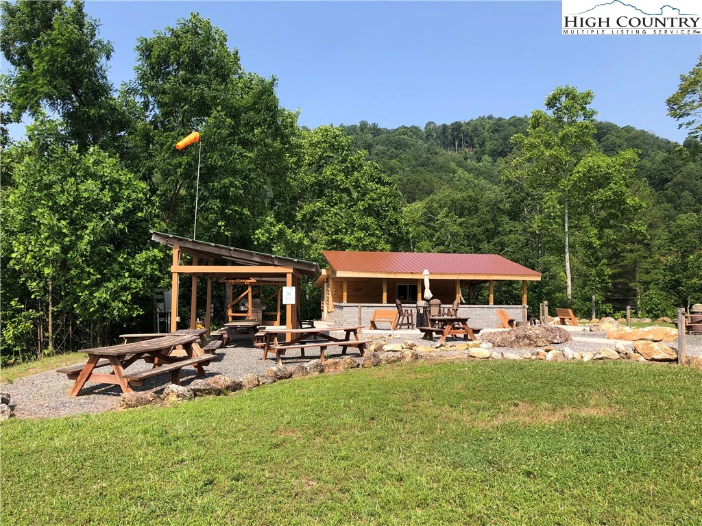 Image number 17 for the current listing