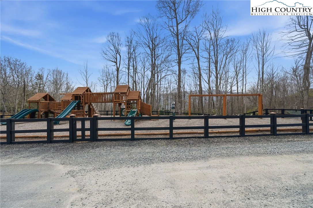 Image number 4 for the current listing