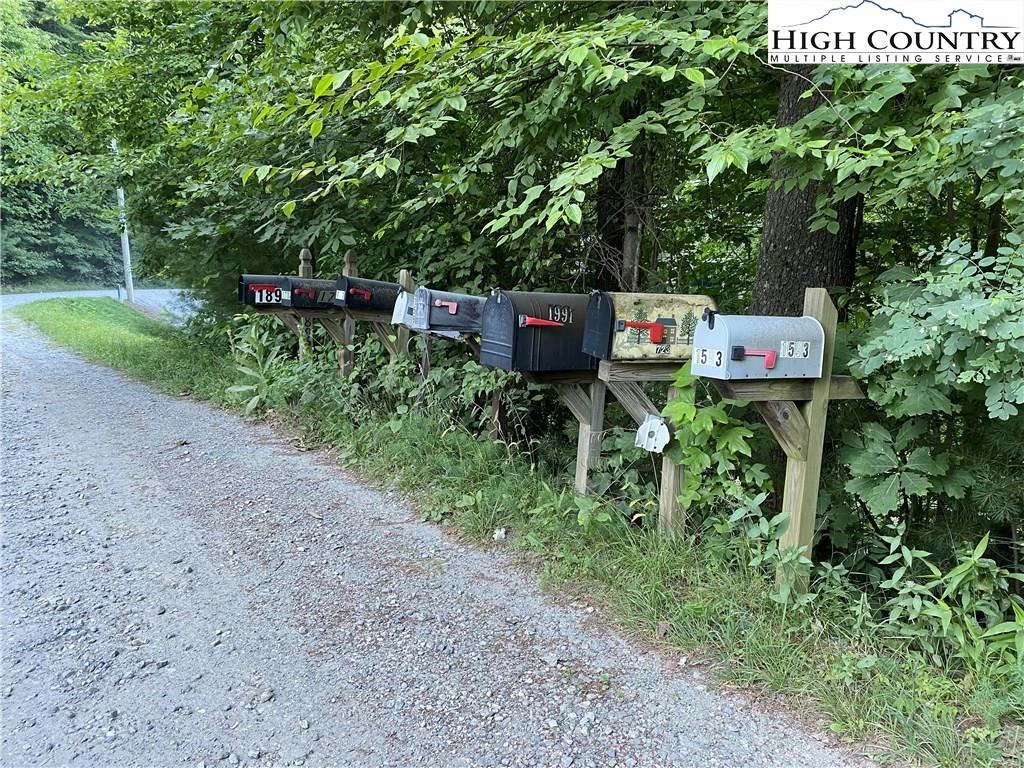 Image number 15 for the current listing