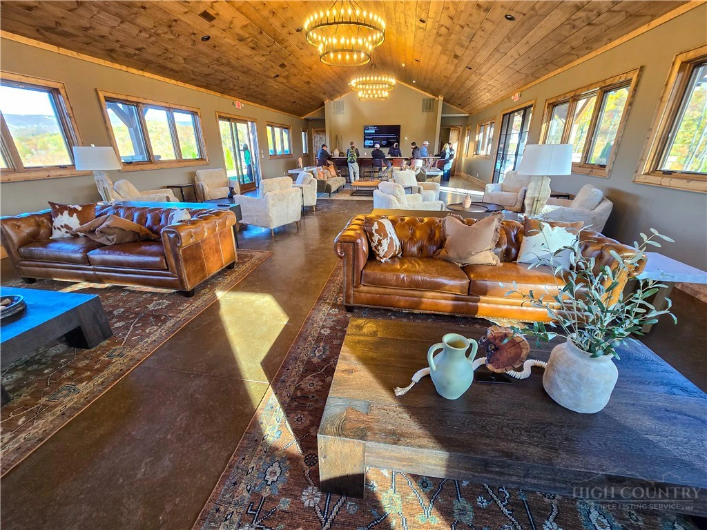 Image number 11 for the current listing