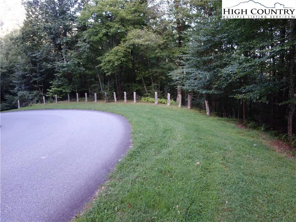 Image number 3 for the current listing