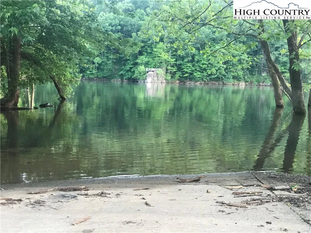 Image number 13 for the current listing