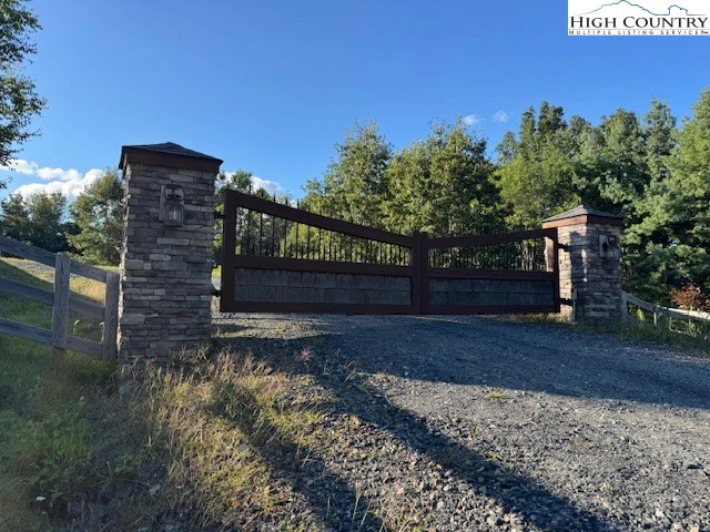 Image number 3 for the current listing