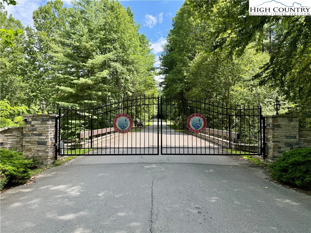 Image number 13 for the current listing