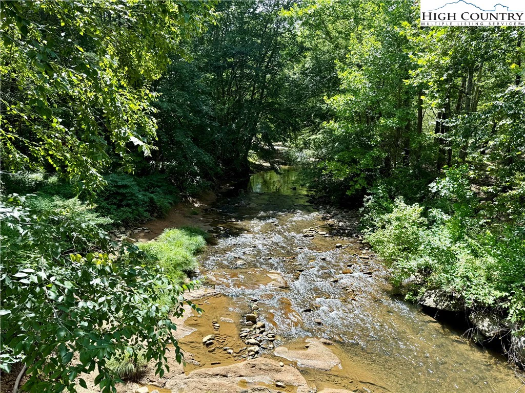 Image number 14 for the current listing