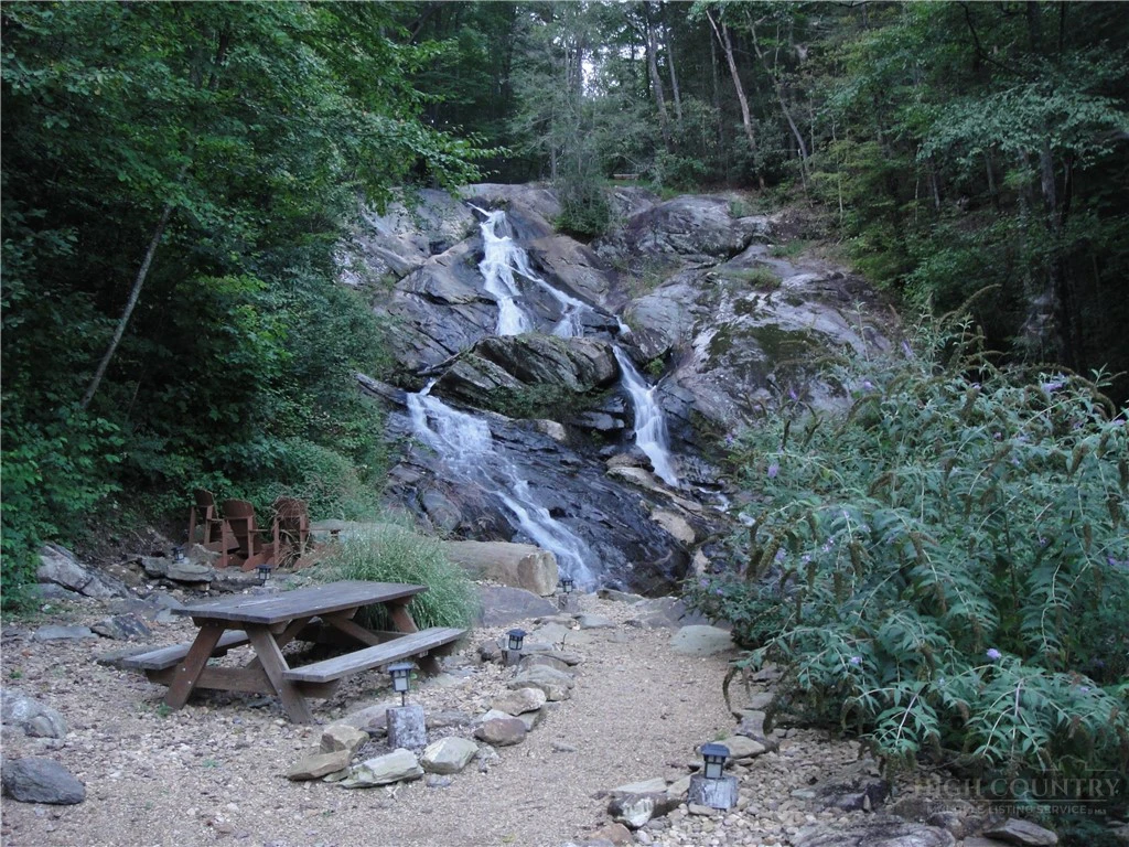 Image number 3 for the current listing