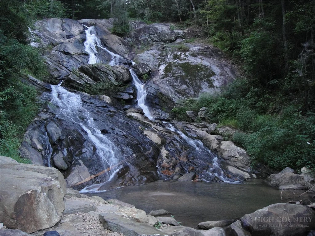 Image number 4 for the current listing