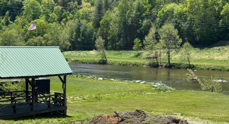 Image number 11 for the current listing
