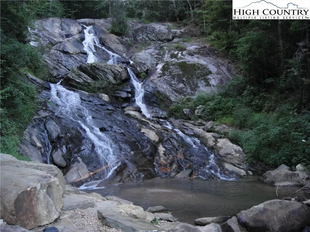 Image number 13 for the current listing