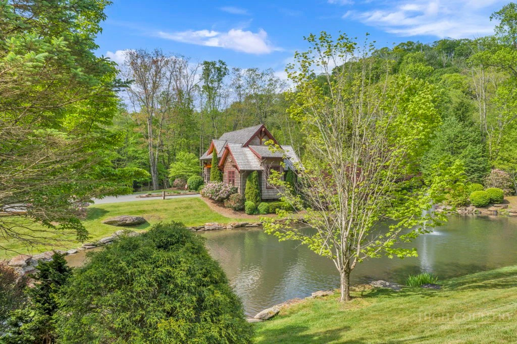 Image number 18 for the current listing
