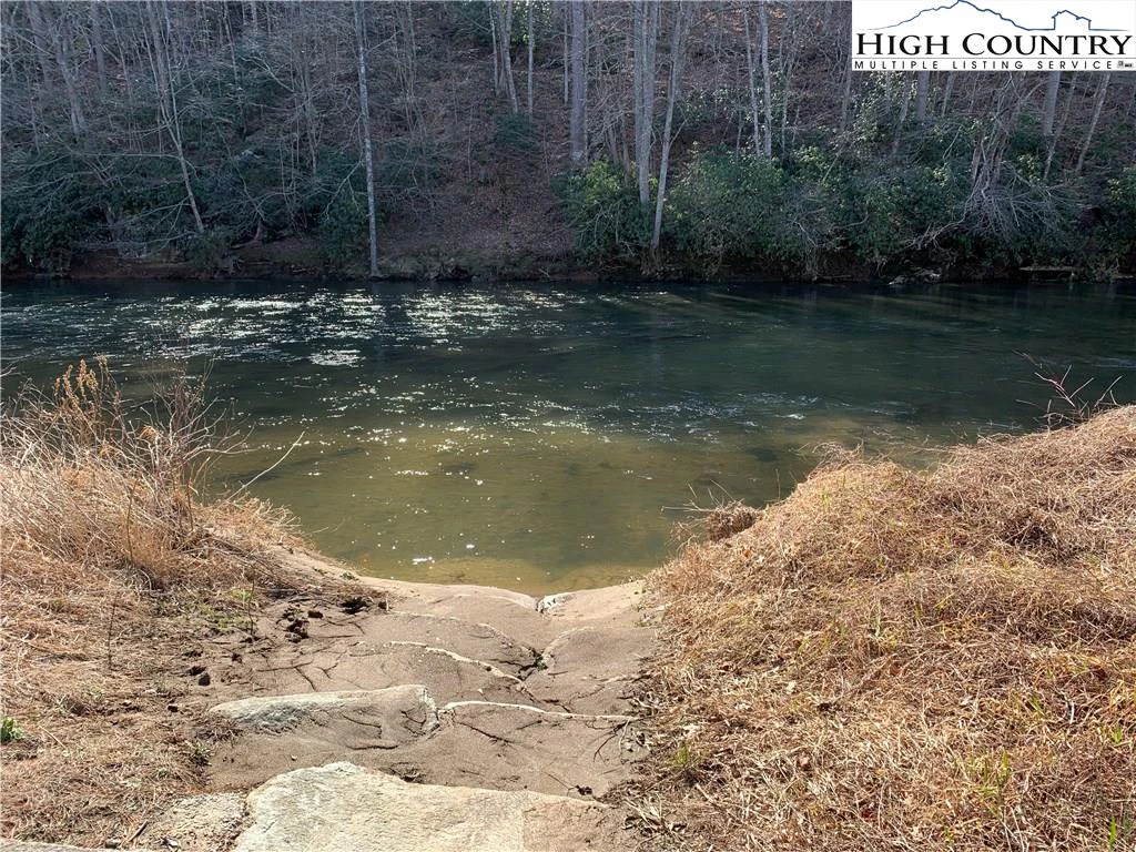 Image number 4 for the current listing