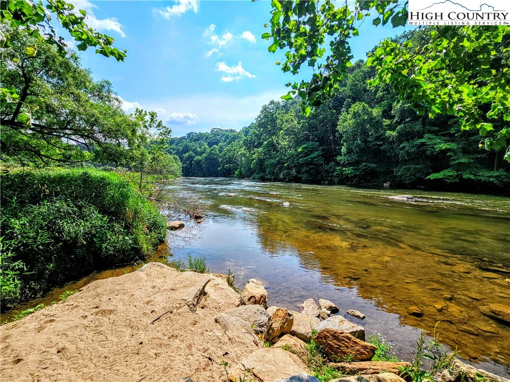 Image number 3 for the current listing