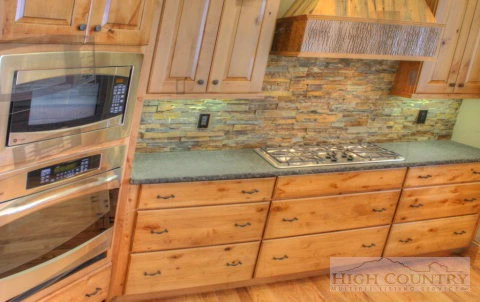 Image number 14 for the current listing