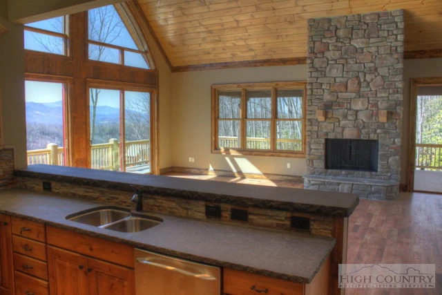 Image number 13 for the current listing