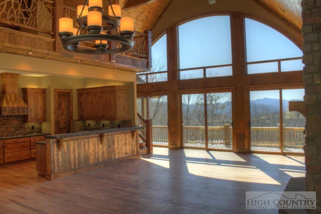 Image number 12 for the current listing