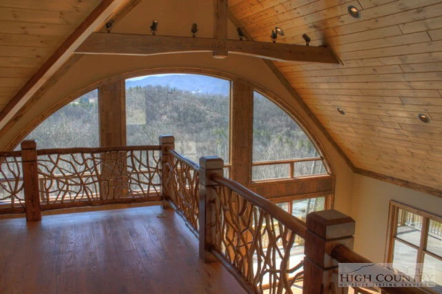 Image number 11 for the current listing