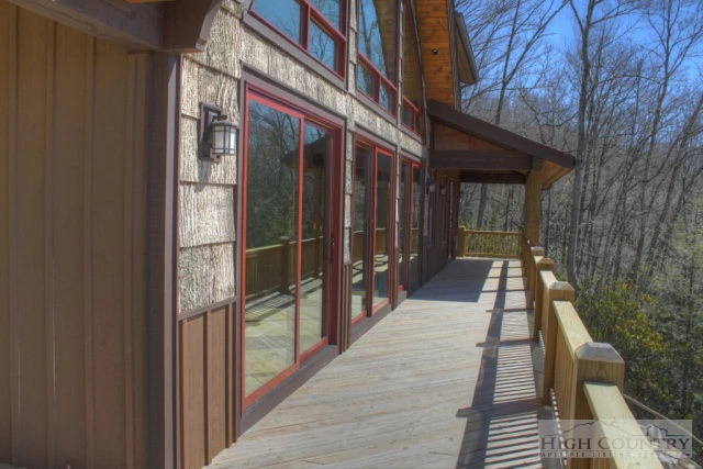 Image number 19 for the current listing