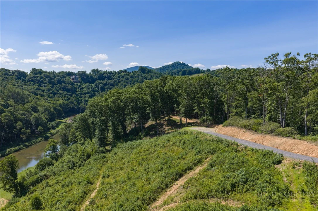 Image number 2 for the current listing
