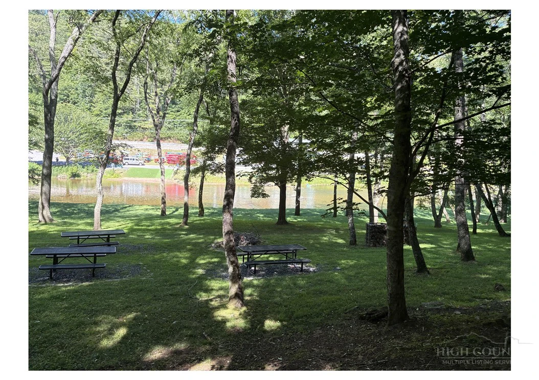 Image number 11 for the current listing
